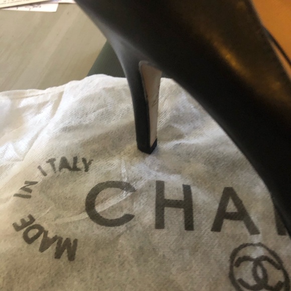Chanel calfskin chain deco platform heels,
Worn once, in the house, - Picture 8 of 11